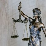 Diferencias claves entre bufete de abogados y abogado independiente