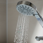 ¿Es recomendable instalar filtros de agua para la ducha?